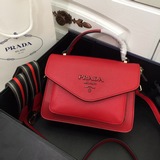 prada 款號2094 雙肩帶 “意大利制造”設計精湛[偷笑]打造沉穩架勢，