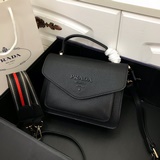prada 款號2094 雙肩帶 “意大利制造”設計精湛[偷笑]打造沉穩架勢，