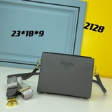 原版高品質 ～～Prada專櫃新款2128Saffiano皮革 粗紋牛皮+平紋，