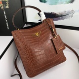鳄魚紋，212# Prada Double Saffiano皮革手袋 采用意大利