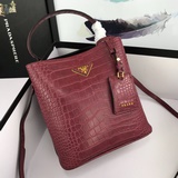 鳄魚紋，212# Prada Double Saffiano皮革手袋 采用意大利
