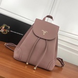 P家雙肩包 新款 型號：2666#牛皮女包 翻蓋雙肩包 獨特的風格，閃亮的五金配