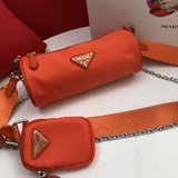兩件套 普拉達pld枕頭包 Prada 新款 上身非常百搭 最主要的是減齡款，超