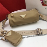 兩件套 普拉達pld枕頭包 Prada 新款 上身非常百搭 最主要的是減齡款，超