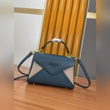 Prada/普拉達蓋頭包款號：2125#，原版手掌紋牛皮.順滑油邊，精緻做工，