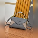 Prada/普拉達蓋頭包款號：2125#，原版手掌紋牛皮.順滑油邊，精緻做工，