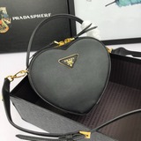 普拉達2023最新款1BH144愛包，Saffiano皮革材質，皮革提手，可拆