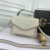prada 款號2094 雙肩帶 “意大利制造”設計精湛[偷笑]打造沉穩架勢，