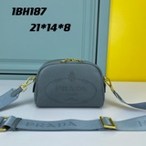 專櫃高品質頭層自然摔新款Prada.2023爆款Brique相機包來襲 頭層牛皮