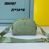 專櫃高品質頭層自然摔新款Prada.2023爆款Brique相機包來襲 頭層牛皮