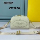 專櫃高品質頭層自然摔新款Prada.2023爆款Brique相機包來襲 頭層牛皮