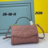 新品普@達《PRADA》繡花專櫃最新版版型獨特，立體感十足. 市場獨家 标志性l
