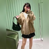 Cleo新款腋下包這款斜挎包采用進口小牛包，内配進口羊皮，不管手提還是單肩都是很