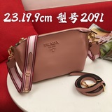 型號2091# 普拉達斜挎包，兩條肩帶。除了帶着俏皮的顔色之外，，露出的标志性的