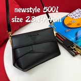 新款Prada 2023醉心時尚款#專櫃爆款出貨Saffiano皮革和小牛皮，鍍