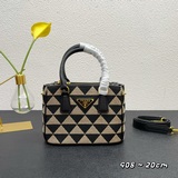 P家mini殺手包1BA908 ,這款Galleria手袋采用标志性的Saff