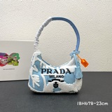 刺繡花卉Hobo1BH678這款Re-Edition2000Hobo迷你手袋飾