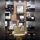 對版内麥五金chanel秋冬19bag 結合一切經典的枕頭包羊皮這款包是karl