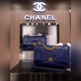 升級版對版内麥五金chanel秋冬19bag 結合一切經典的枕頭包羊皮這款包是k