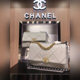 （原版）新顔色灰色升級版對版内麥五金chanel秋冬19bag 結合一切經典的枕