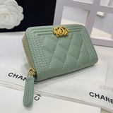chanel  經典boy款 原單品質！菱格紋路、内裡容量不錯！适合存放卡和現金