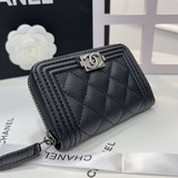 chanel  經典boy款 原單品質！菱格紋路、内裡容量不錯！适合存放卡和現金