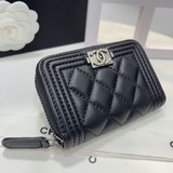 CHANEL  經典BOY款 原單品質！菱格紋路、内裡容量不錯！适合存放卡和現金