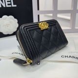 chanel  經典boy款 原版品質！菱格紋路、内裡容量不錯！适合存放卡和現金