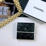 chanel 款號026-5短三折錢包采用進口小牛皮電壓斜格、配白色包邊白麗五金