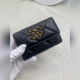 新款到貨，CH@NEL。 大格子蓋頭卡包款號Ap1790純山羊皮質.搭配新款l