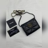 Chanel經典鍊條晚宴包精緻的零錢包，很迷你，帶點複古的可愛風，可以凹出很多造