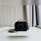 dior：法式woc小包上新，超大容量超香,全新diorcaro箱型鍊條手袋，柔