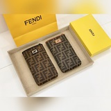 跑量款fendi手機包上身可可愛愛 放下手機配包裝