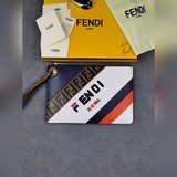 品牌：  fendi  芬迪款號：  絲印雞眼手包貨號：  168568顔