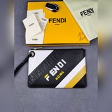 品牌：  fendi  芬迪款號：  鋼印雞眼手包貨號：  168568顔