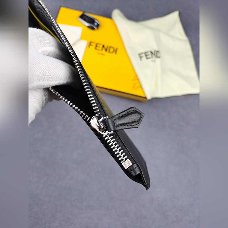 品牌：  fendi  芬迪款號：  下角黃手包貨號：  168568顔色