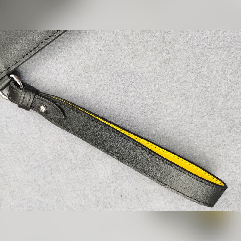 品牌：  fendi  芬迪款號：  下角黃手包貨號：  168568顔色