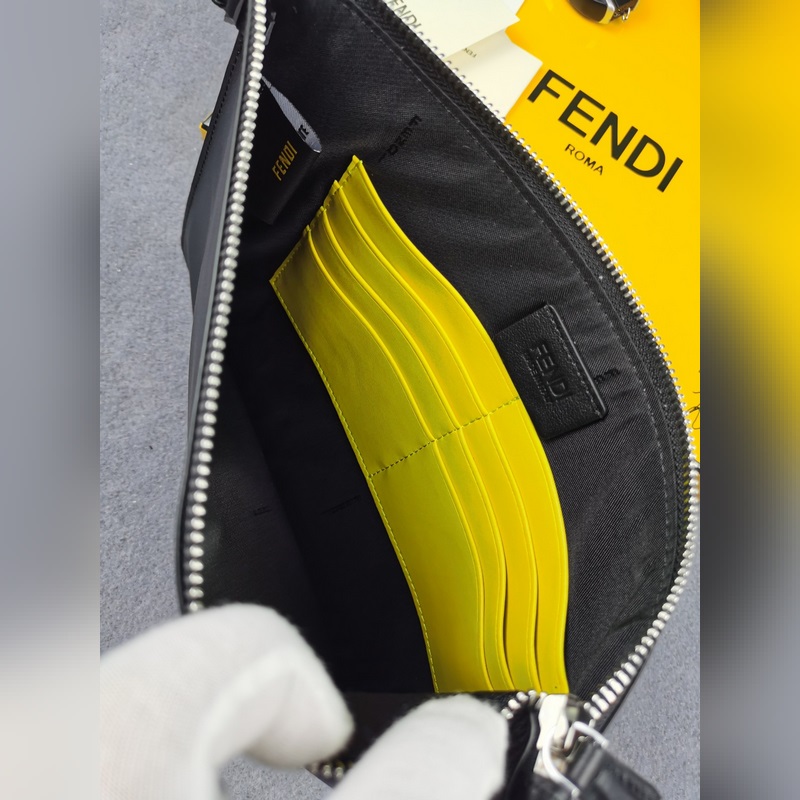 品牌：  fendi  芬迪款號：  下角黃手包貨號：  168568顔色