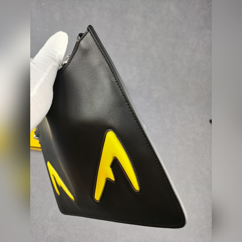 品牌：  fendi  芬迪款號：  黃f手包貨號：  168568顔色：