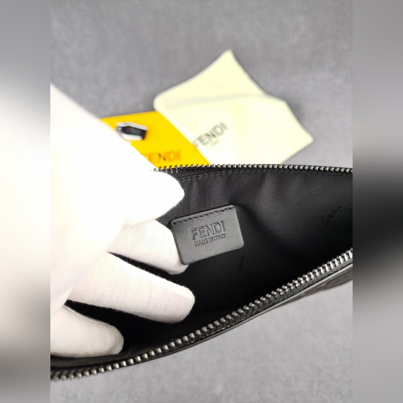 品牌：  fendi  芬迪款號：  黃f手包貨號：  168568顔色：