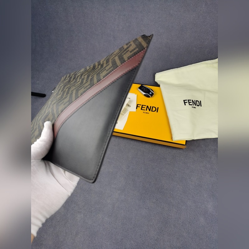 品牌：  fendi  芬迪款號：  pvc棕手包貨號：  168568顔