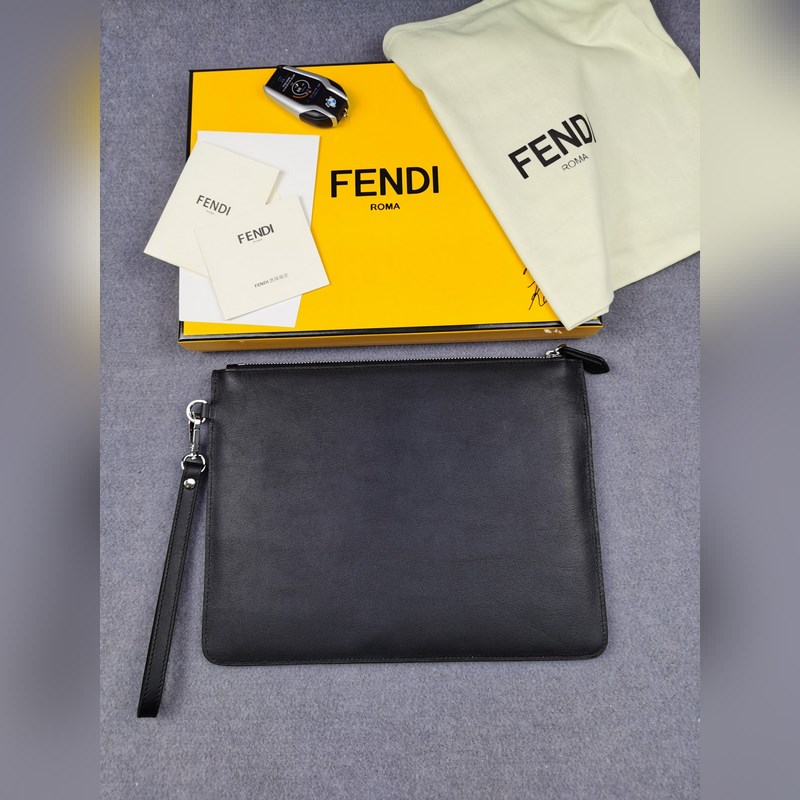 品牌：  fendi  芬迪款號(hào)：  黑鷹眼手包貨號(hào)：  168568顔色
