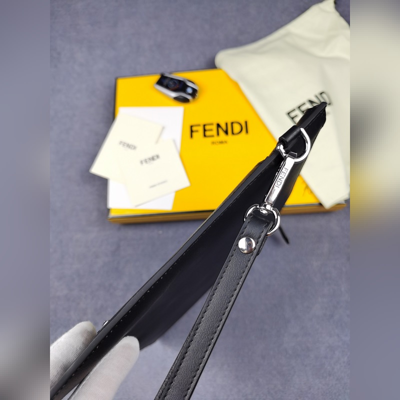 品牌：  fendi  芬迪款號(hào)：  黑鷹眼手包貨號(hào)：  168568顔色