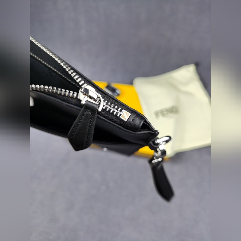 品牌：  fendi  芬迪款號(hào)：  黑鷹眼手包貨號(hào)：  168568顔色