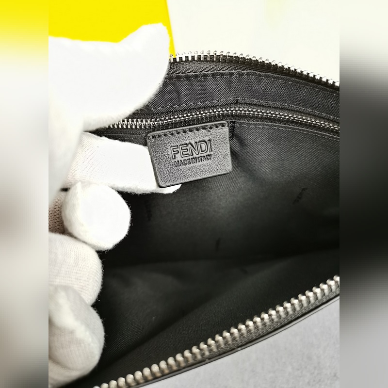 品牌：  fendi  芬迪款號(hào)：  黑鷹眼手包貨號(hào)：  168568顔色