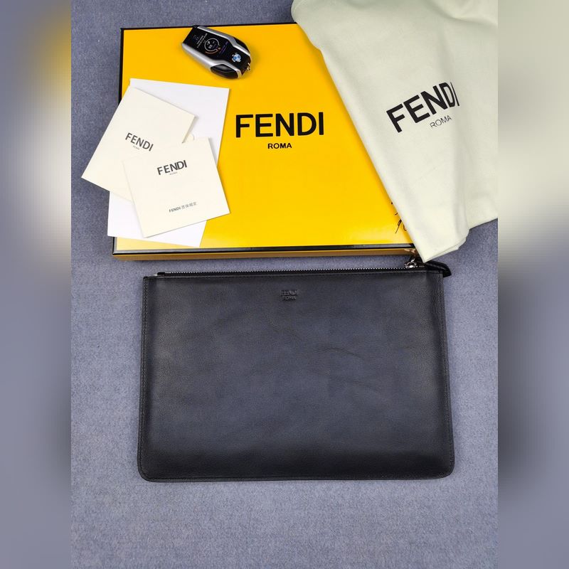 品牌：  fendi  芬迪款號(hào)：  修面黑眼手包貨號(hào)：  168568顔
