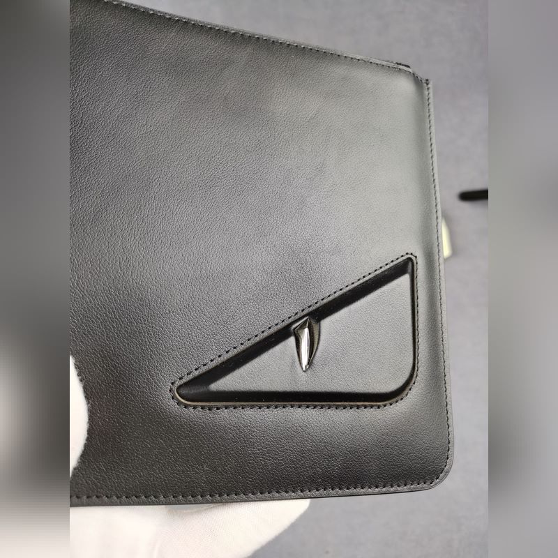 品牌：  fendi  芬迪款號(hào)：  修面黑眼手包貨號(hào)：  168568顔