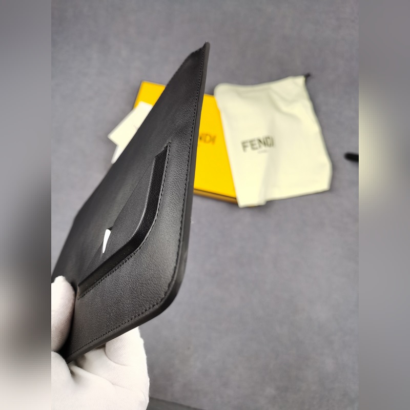 品牌：  fendi  芬迪款號(hào)：  修面黑眼手包貨號(hào)：  168568顔