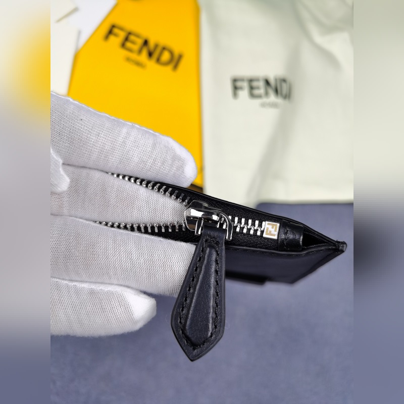 品牌：  fendi  芬迪款號(hào)：  修面黑眼手包貨號(hào)：  168568顔