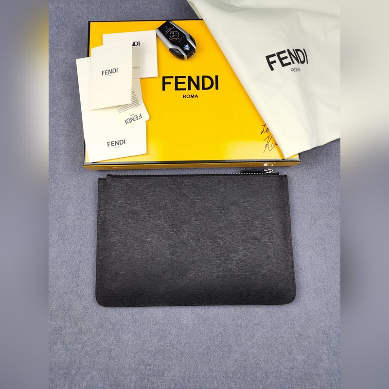 品牌：  fendi  芬迪款號(hào)：  十字紋黃貼手包貨號(hào)：  168568